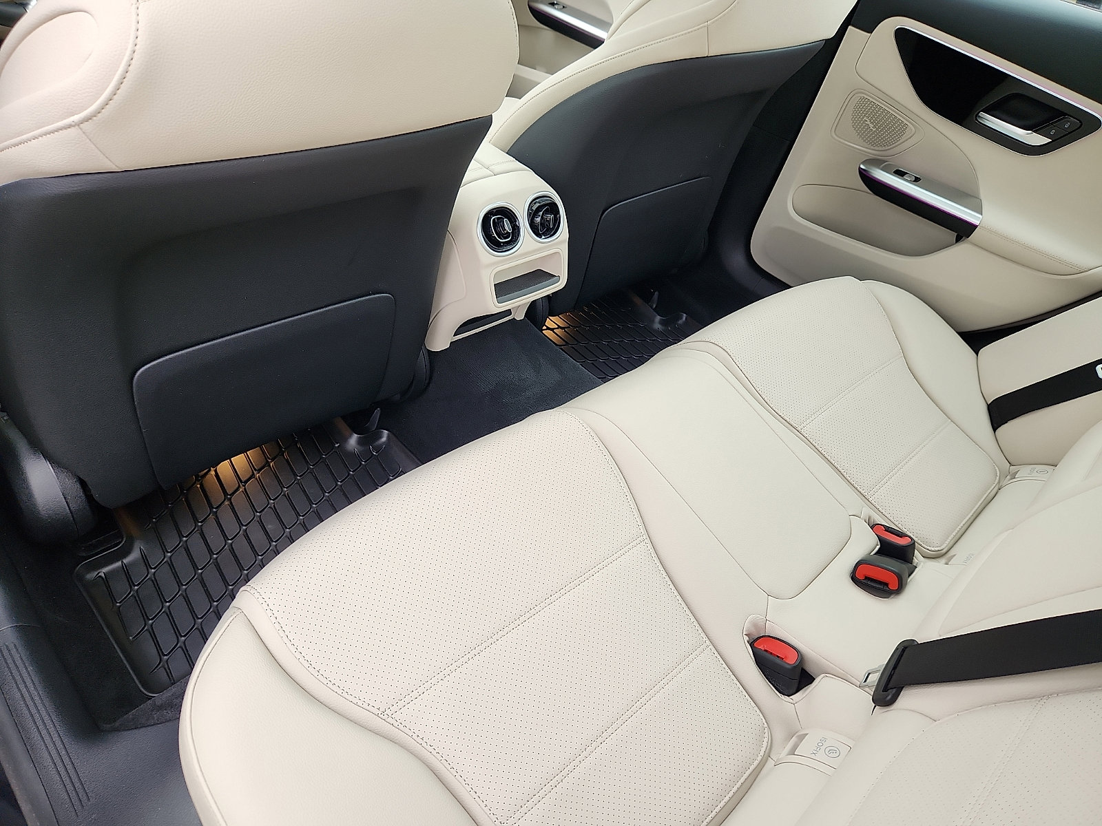 Certified 2022 Mercedes-Benz C 300 4MATIC Sedan image 11