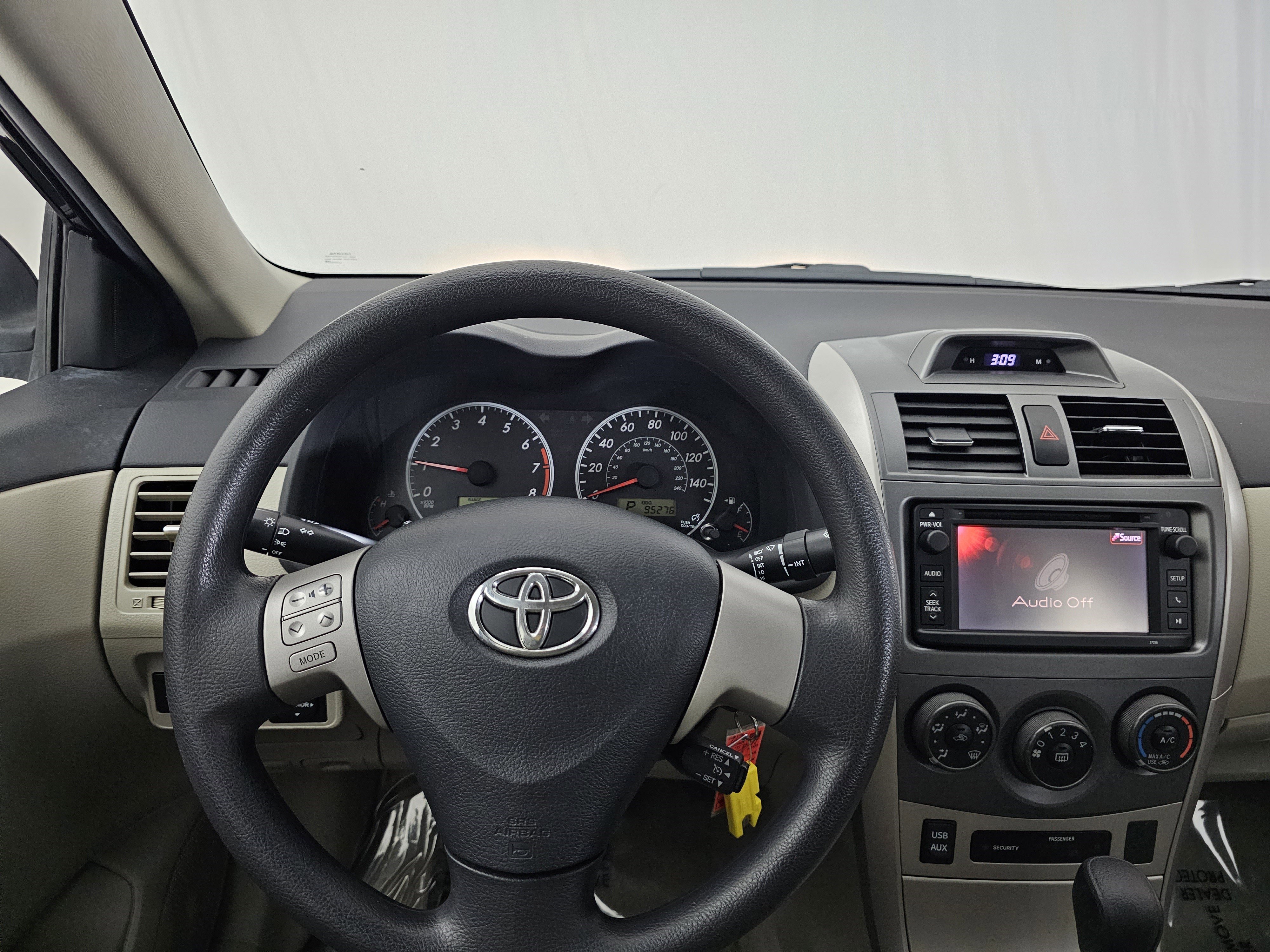 Used 2013 Toyota Corolla LE image 7