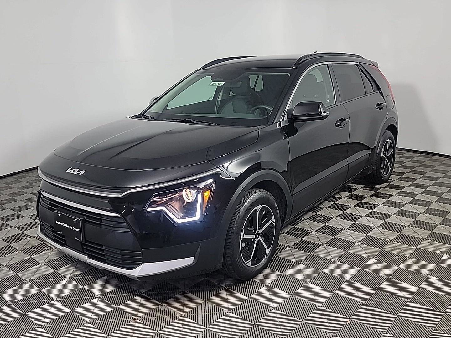 Used 2025 Kia Niro EX image 12