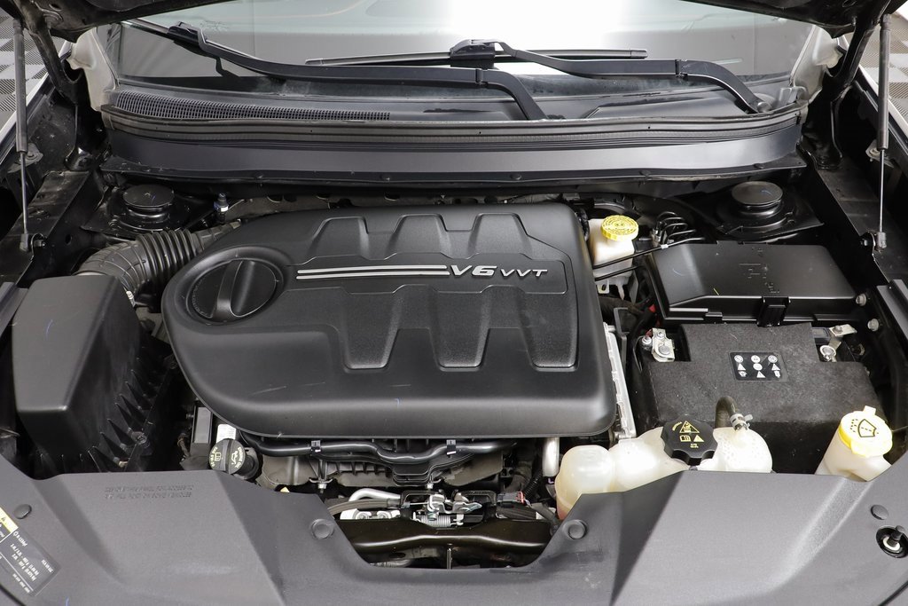 Used 2019 Jeep Cherokee Trailhawk w/ Cold Weather Group image 23