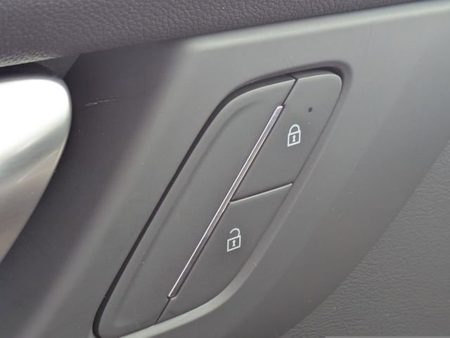 Certified 2025 Buick Enclave Preferred image 28