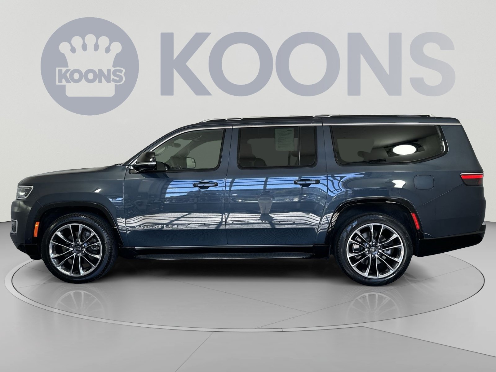 Used 2023 Jeep Wagoneer L Series II w/ Premium Group I AWD/4WD image 2