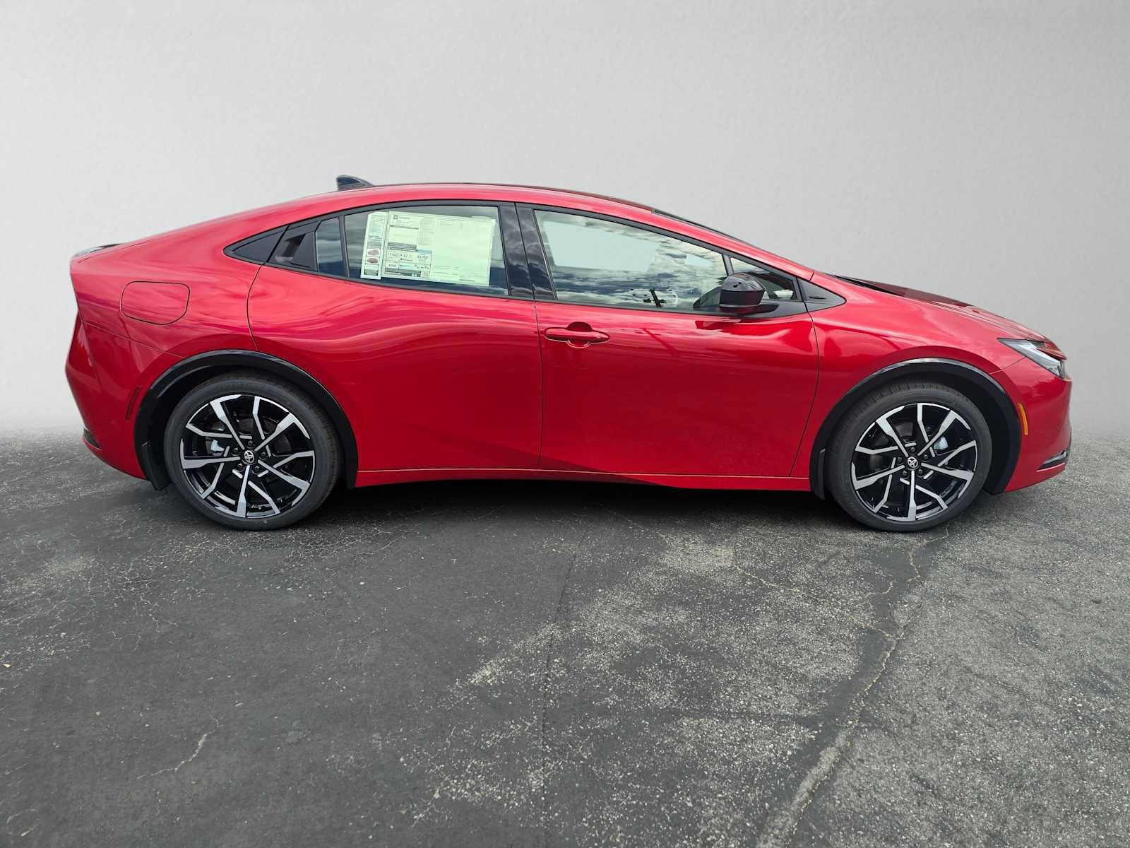 New 2027 Toyota Prius Plug-In Hybrid FWD image 2