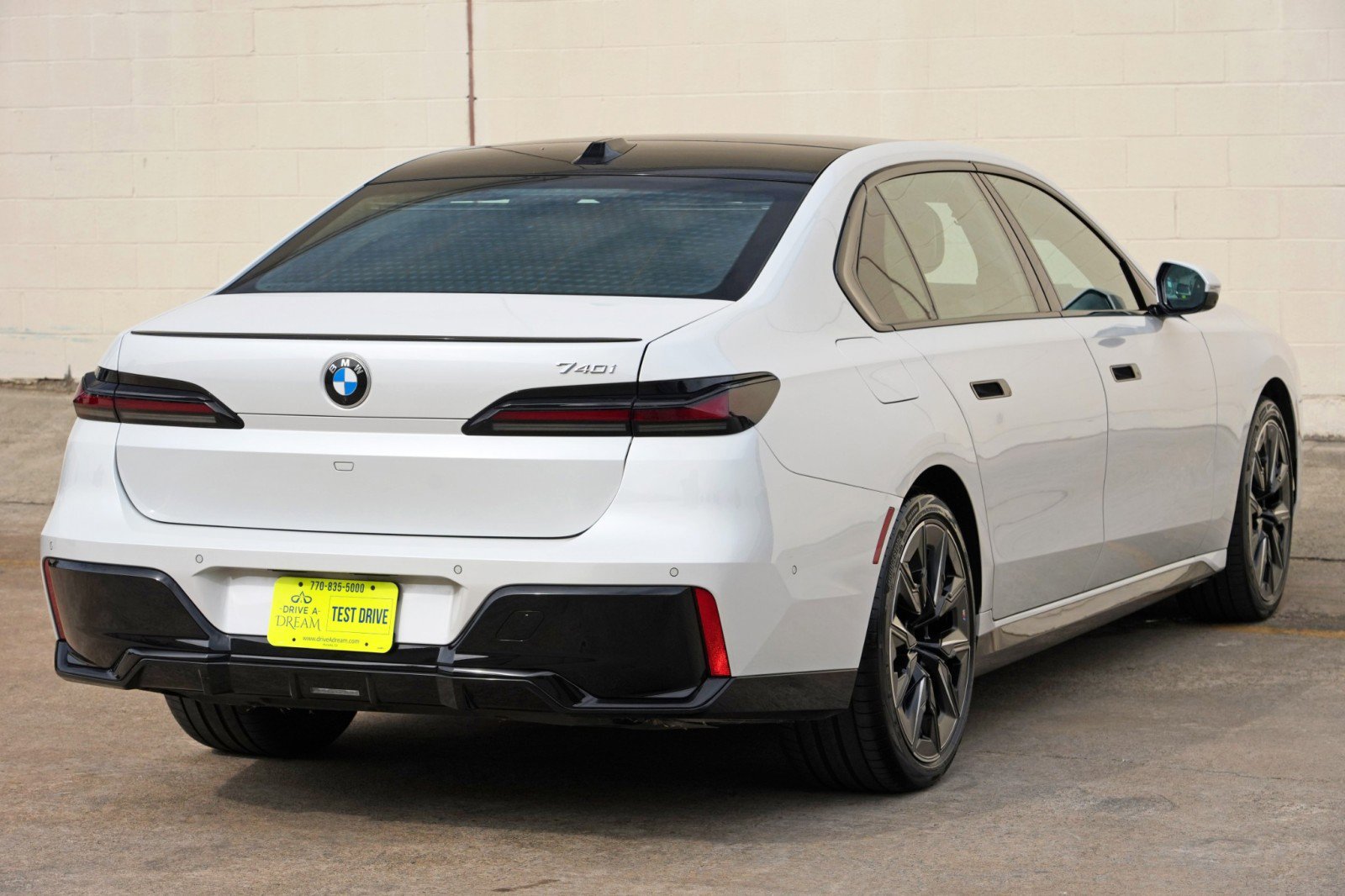 Used 2023 BMW 740i w/ Parking Assistance Package RWD image 65