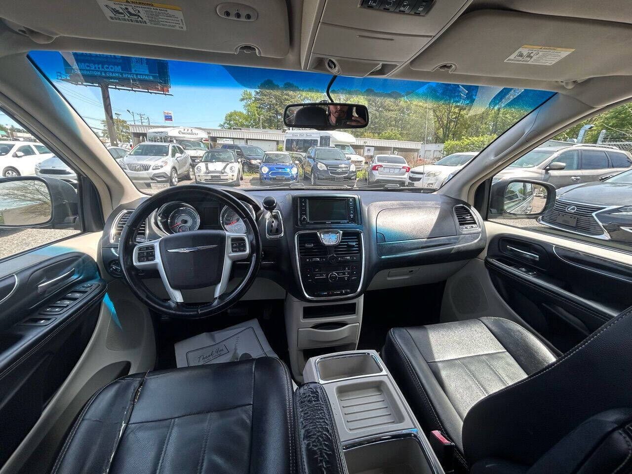 Used 2015 Chrysler Town & Country Touring image 13