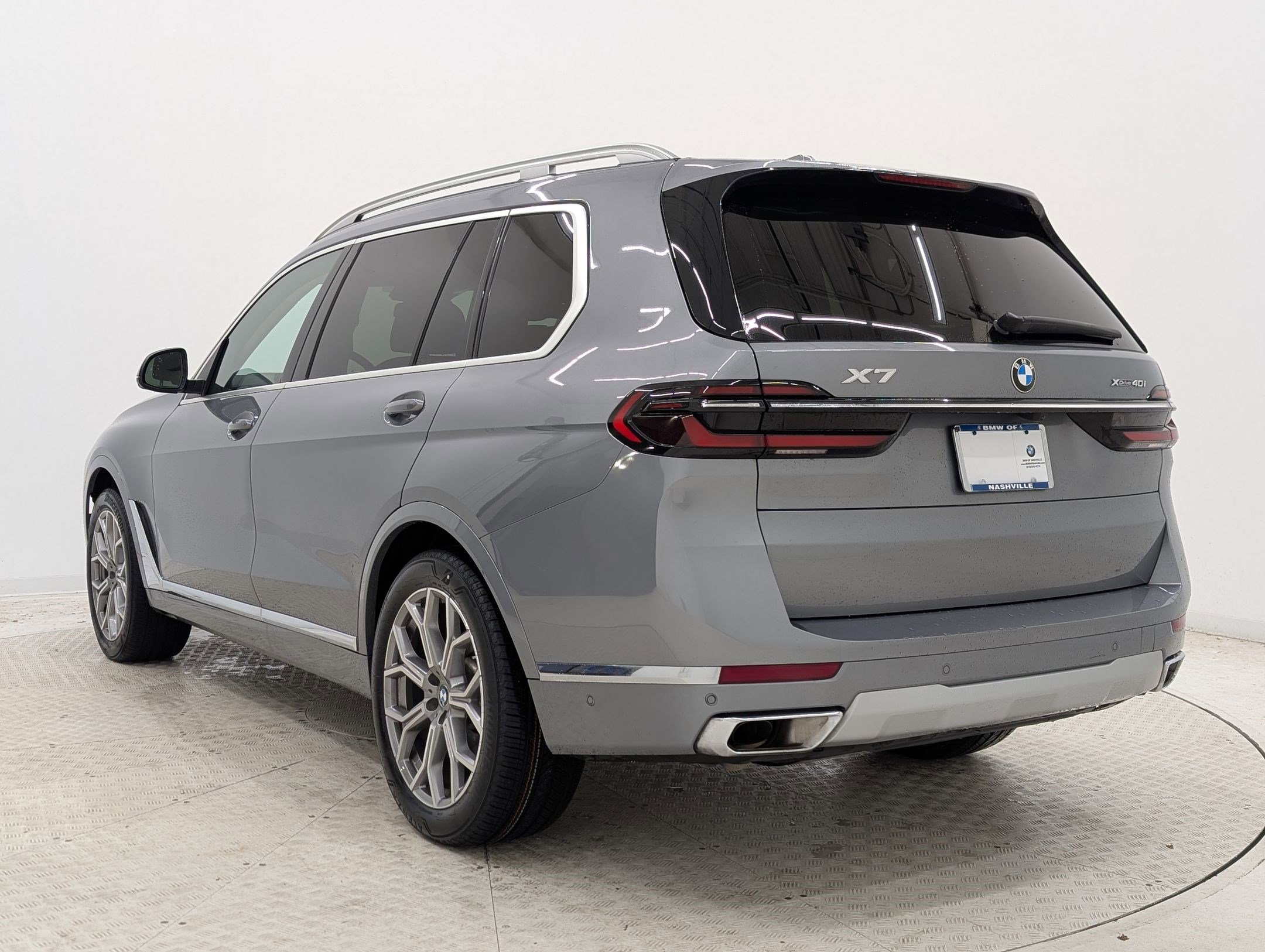 Used 2025 BMW X7 xDrive40i w/ Premium Package image 3