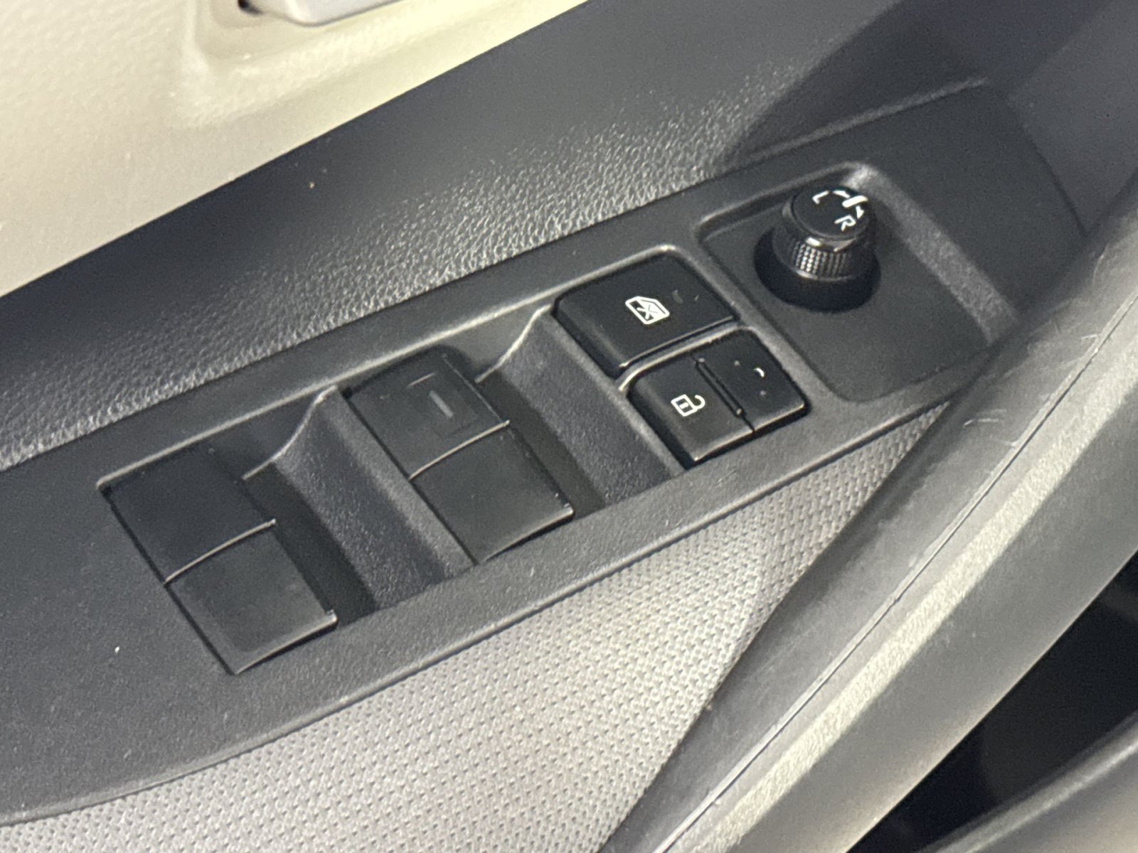 Used 2020 Toyota Corolla L FWD image 27