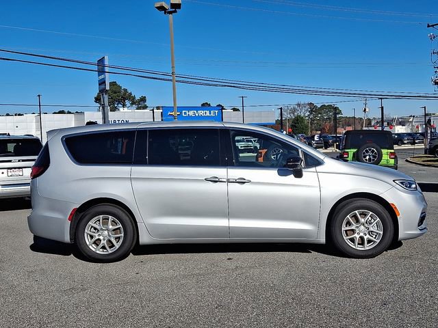 New 2026 Chrysler Pacifica Select FWD image 5