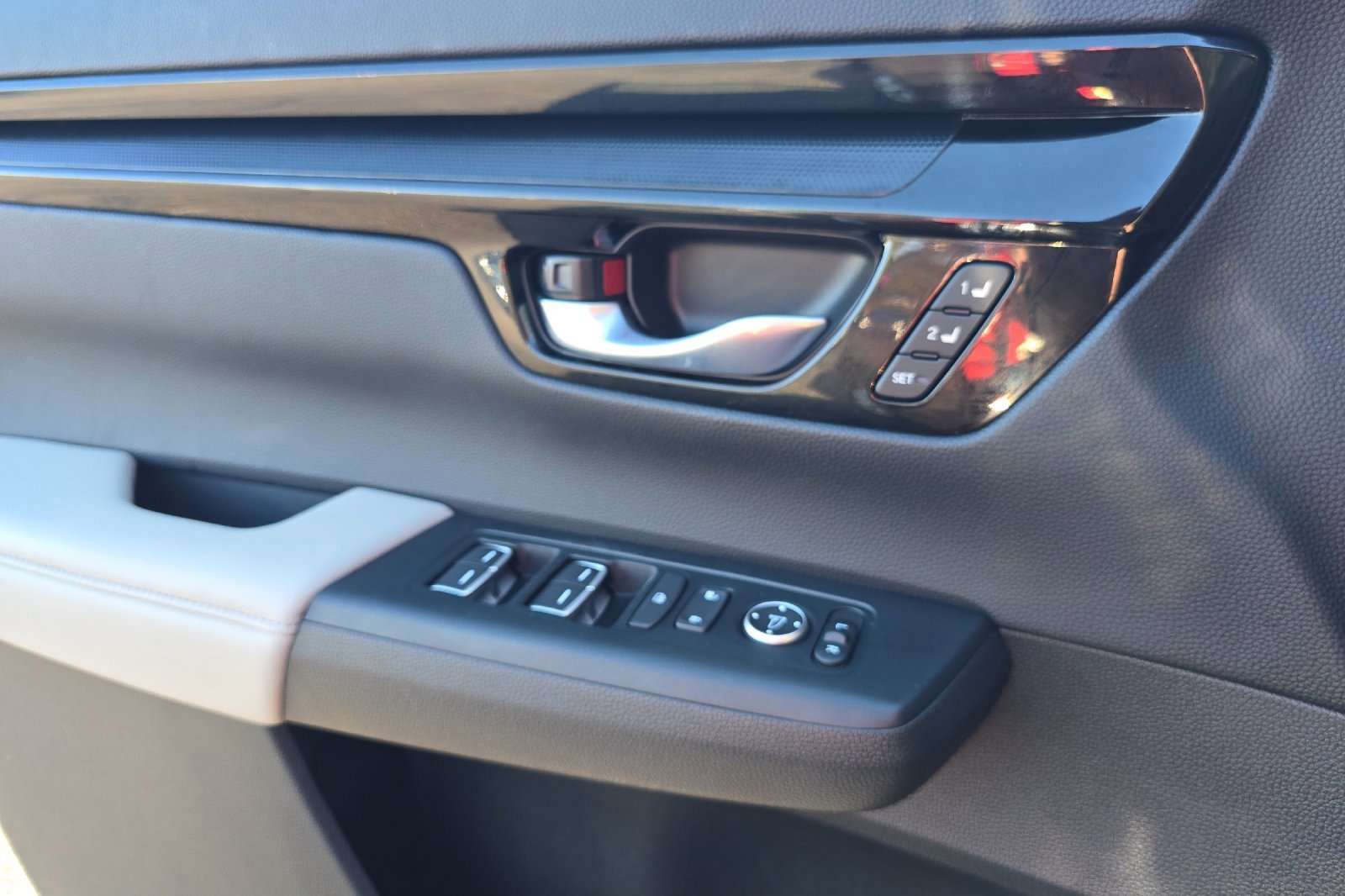 Used 2024 Honda CR-V EX-L image 10