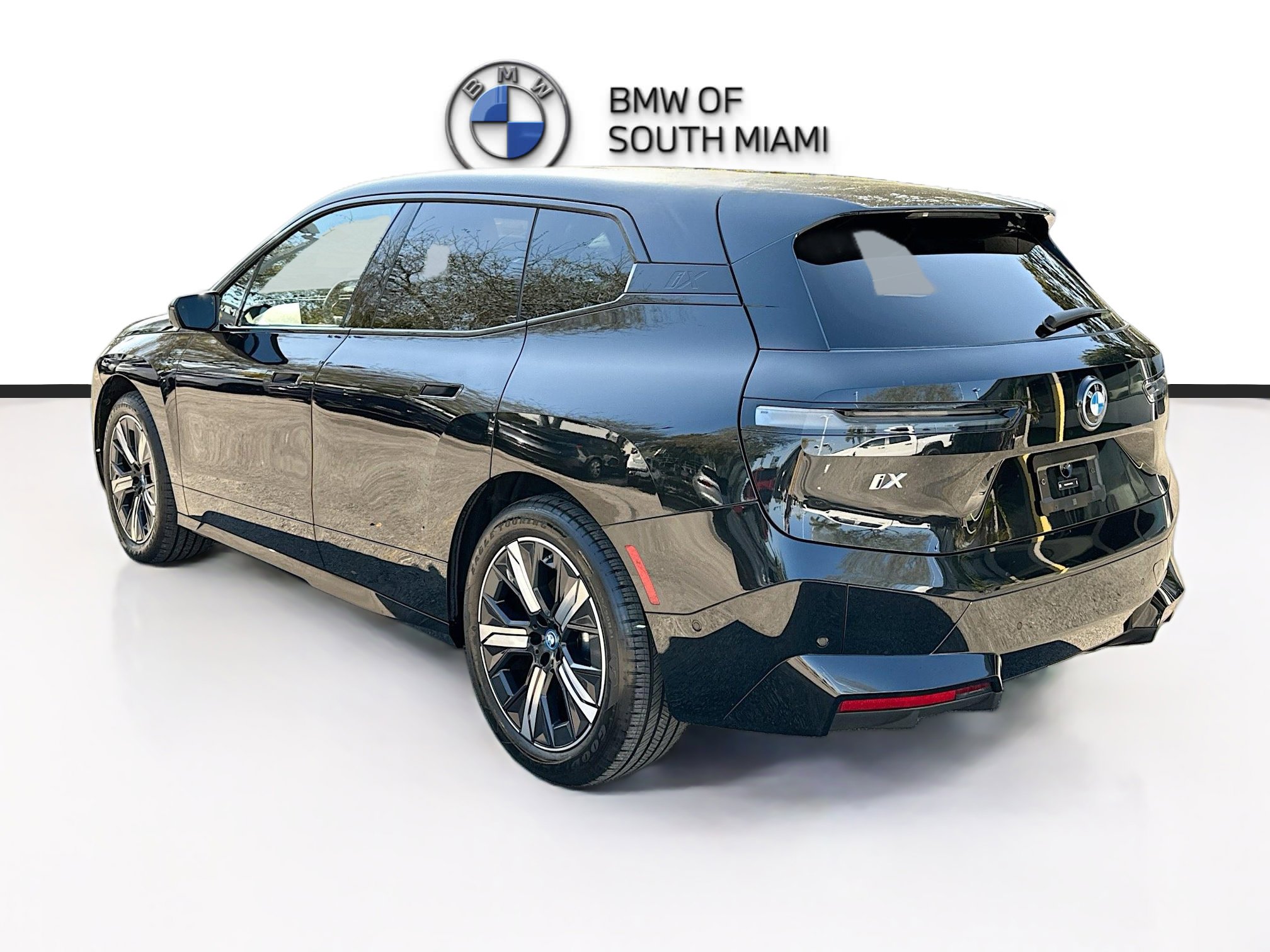 Used 2024 BMW iX xDrive50 w/ Sport Package image 5