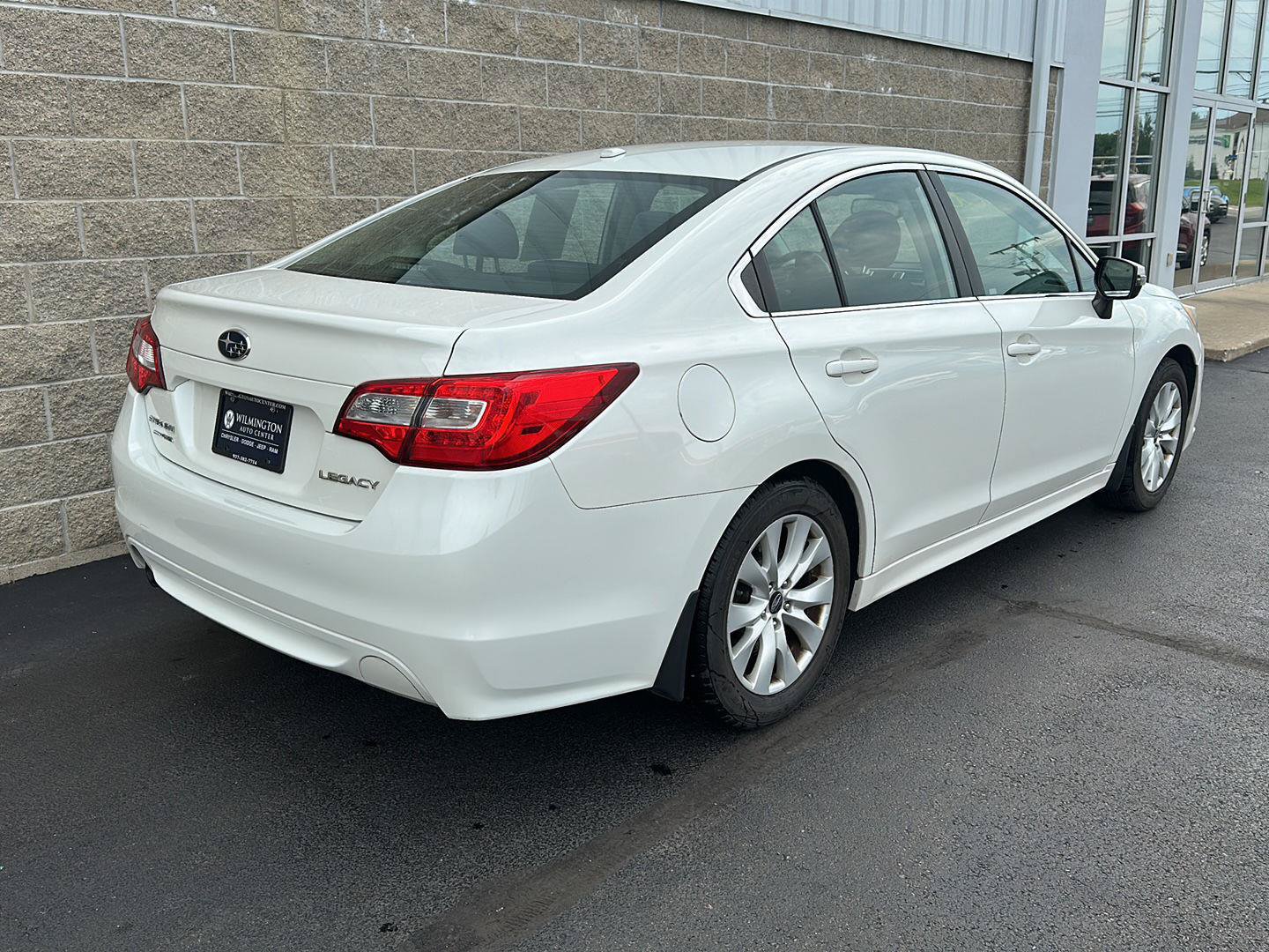 Used 2015 Subaru Legacy 2.5i Premium AWD/4WD image 3