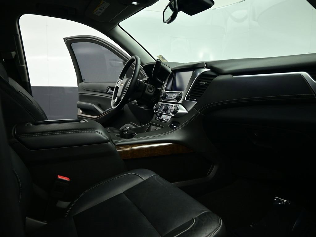 Used 2020 Chevrolet Suburban LT image 30