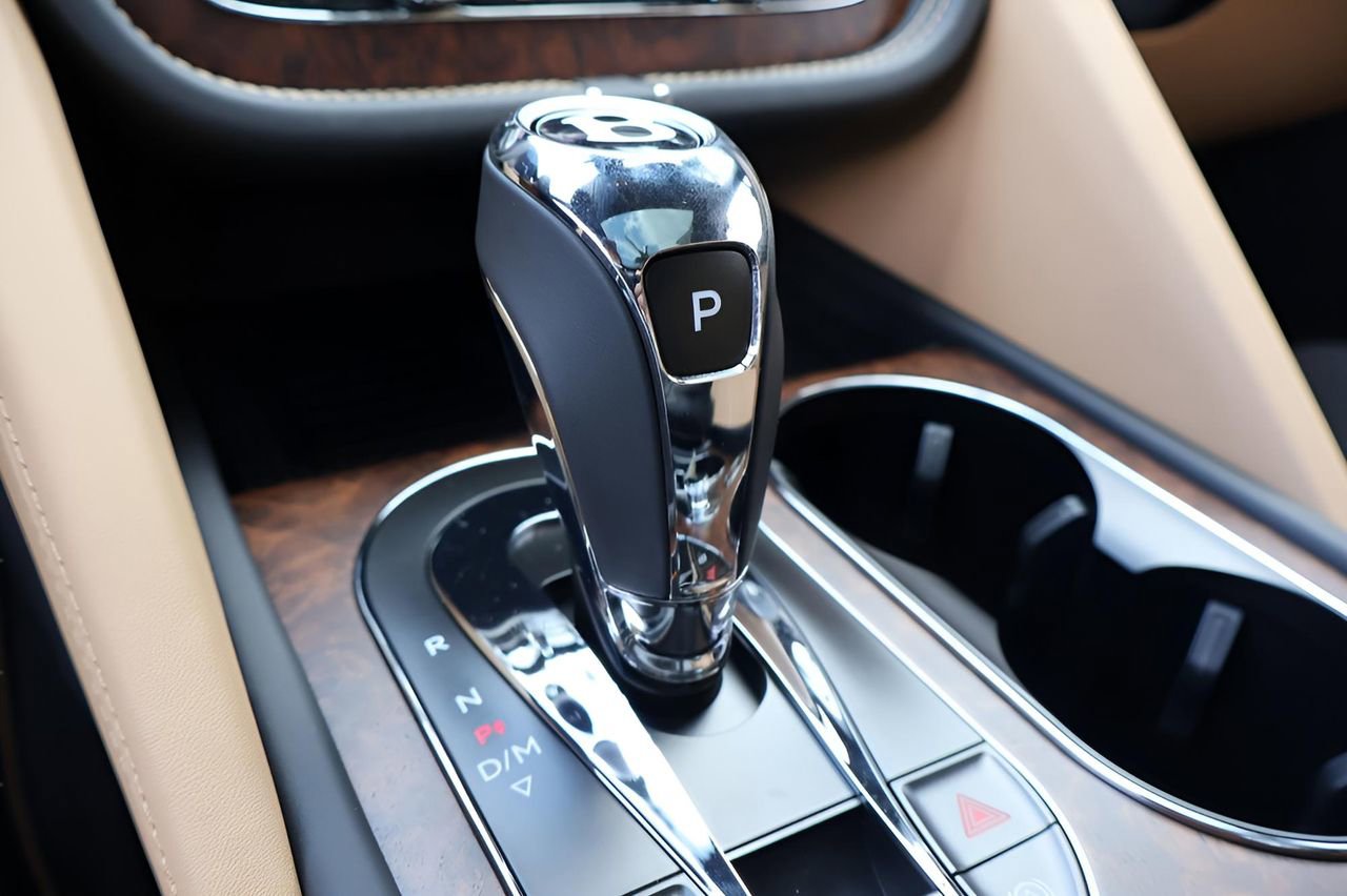 New 2025 Bentley Bentayga image 31