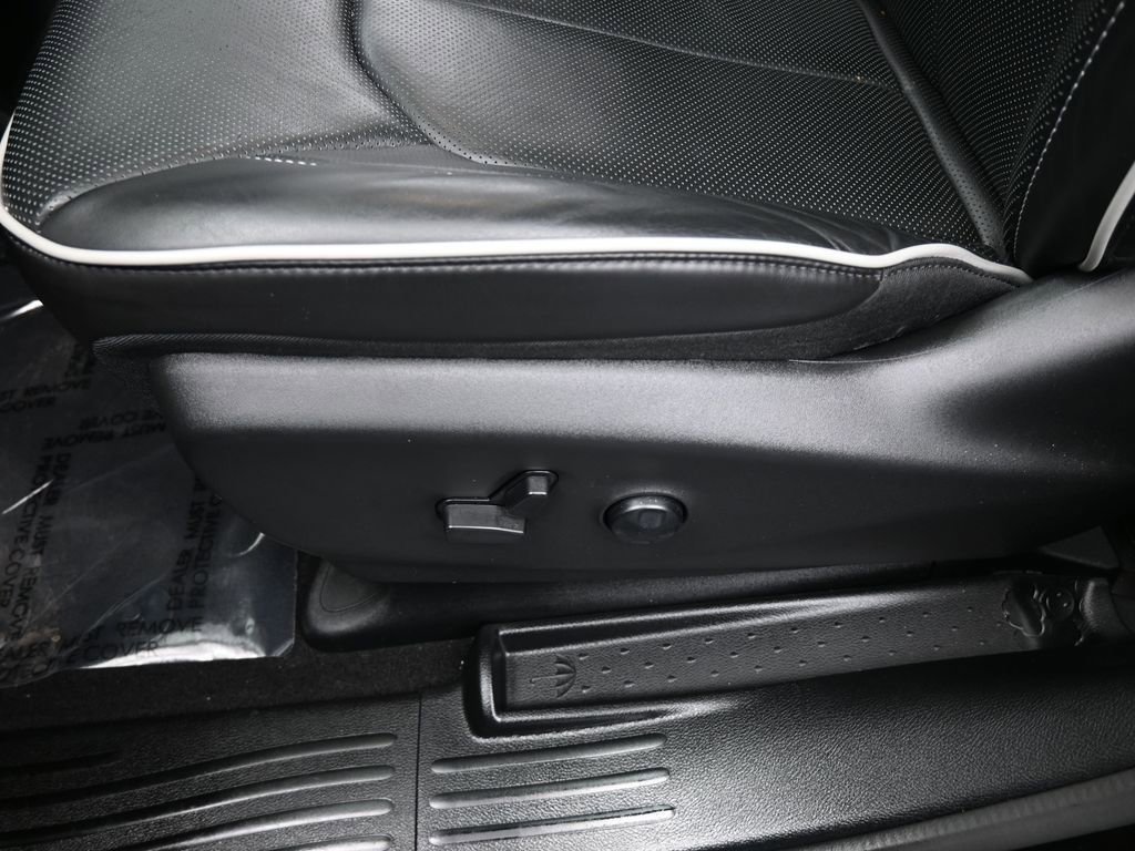 Used 2024 Chrysler Pacifica Limited w/ S Appearance Package image 16