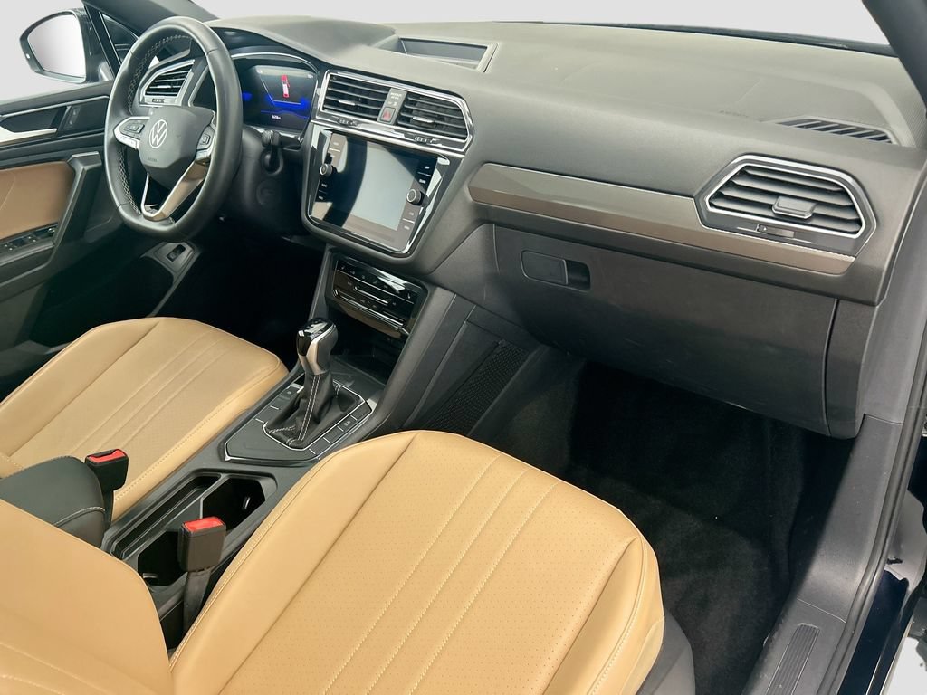Used 2023 Volkswagen Tiguan SE w/ Panoramic Sunroof Package FWD image 16
