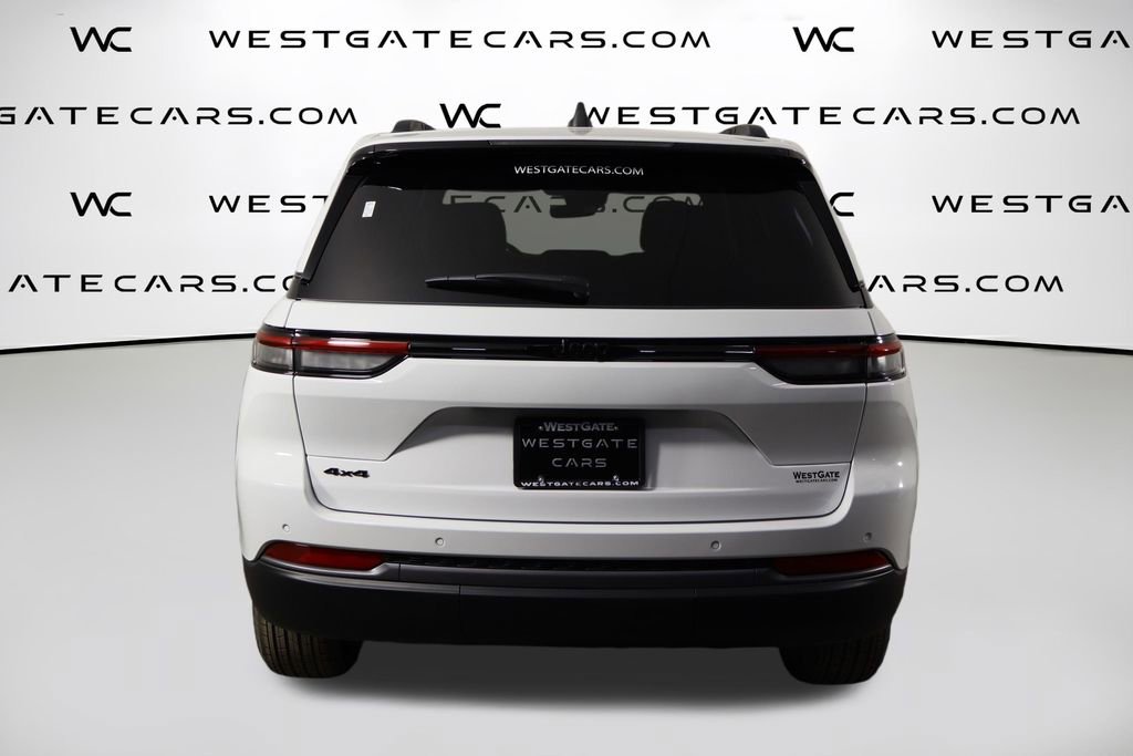 New 2026 Jeep Grand Cherokee Laredo image 4