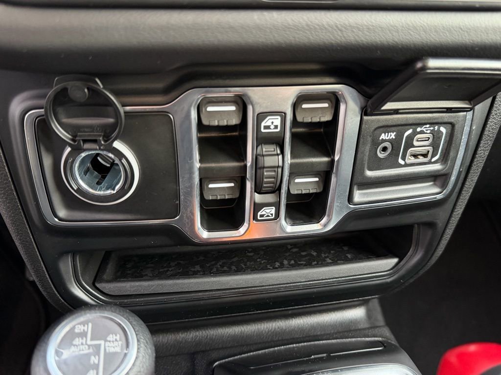 Certified 2025 Jeep Wrangler Unlimited Sahara image 24