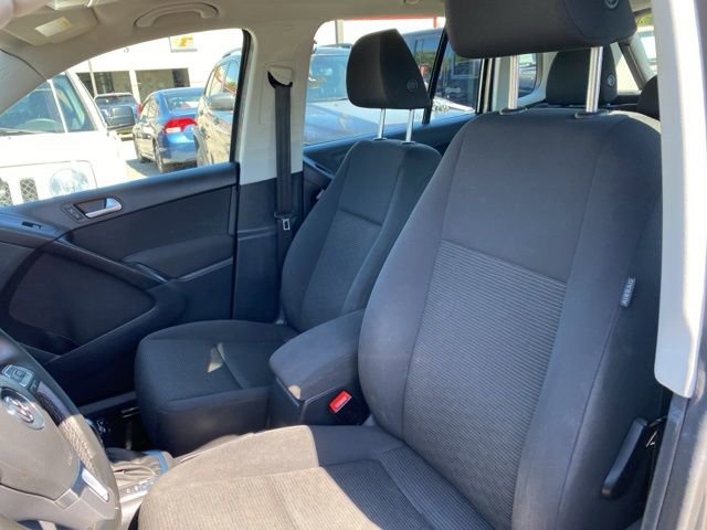 Used 2018 Volkswagen Tiguan Limited w/ Premium Package AWD/4WD image 10