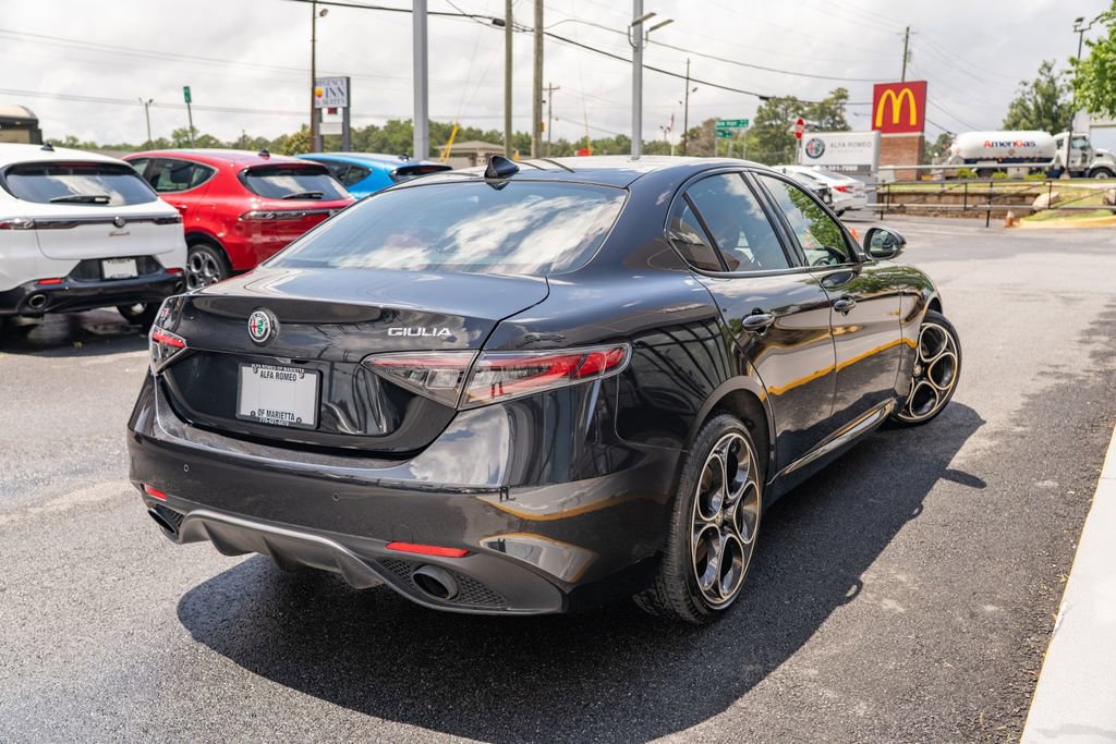 Used 2024 Alfa Romeo Giulia Veloce AWD/4WD image 9