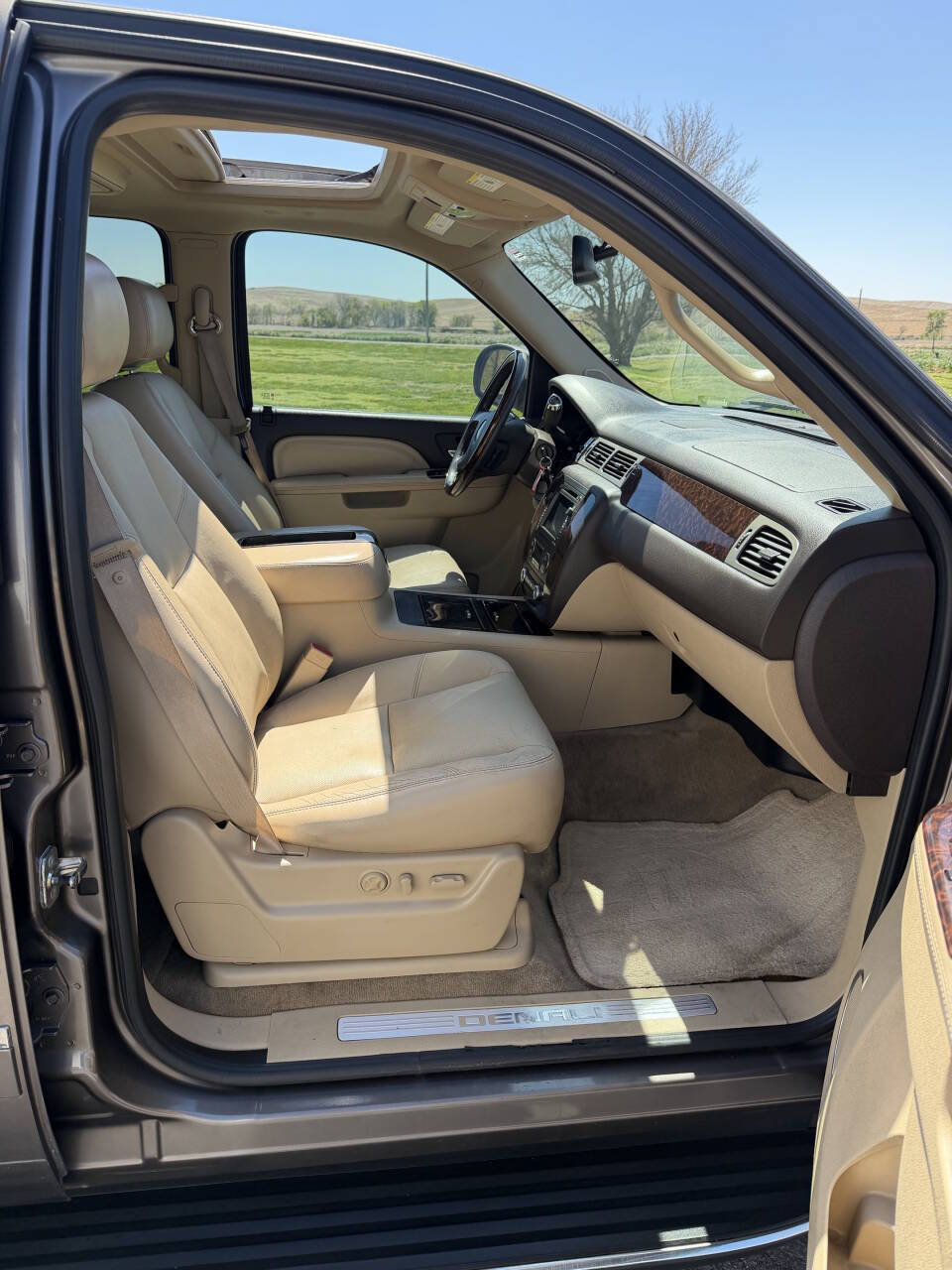 Used 2011 GMC Yukon Denali AWD/4WD image 21