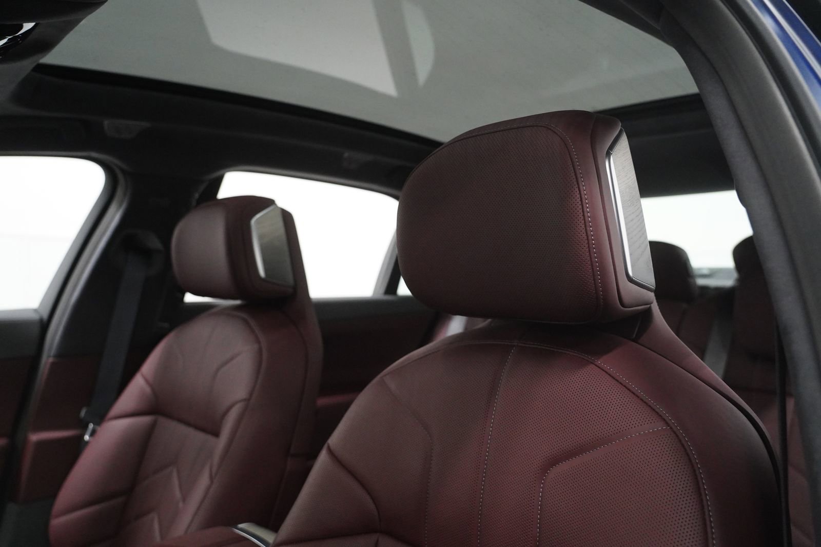 Used 2025 BMW i7 M70 w/ Executive Package image 14