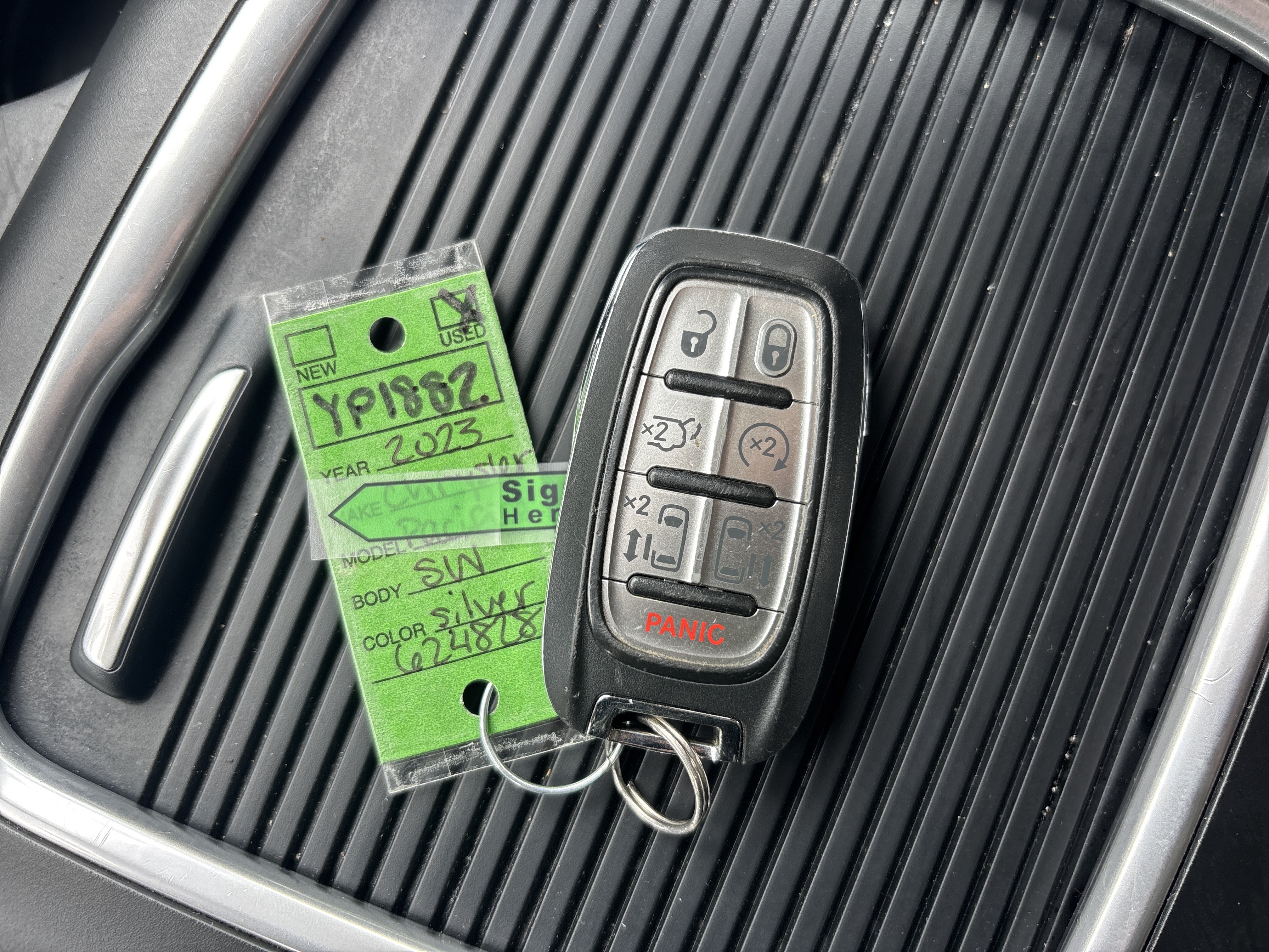Used 2023 Chrysler Pacifica Touring-L FWD image 30