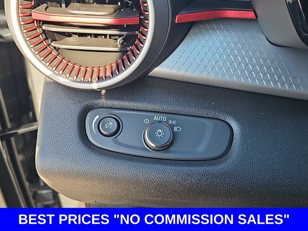 New 2026 Chevrolet Trax RS w/ Sunroof Package FWD image 25