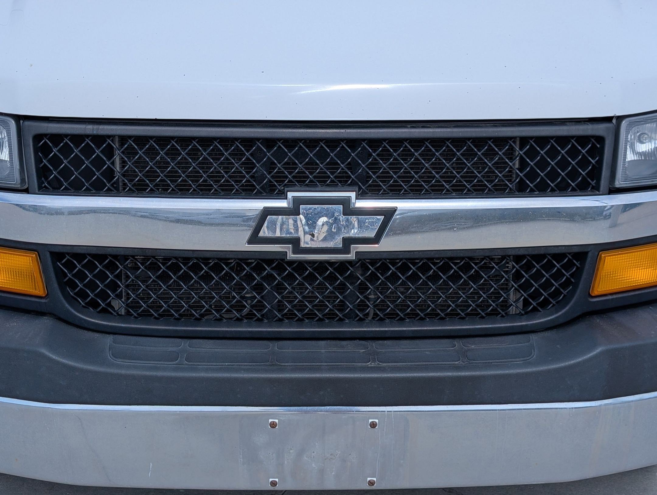 Used 2018 Chevrolet Express 2500 w/ Driver Convenience Package RWD image 9
