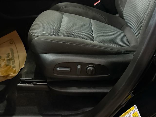 Used 2023 Chevrolet Traverse LT image 19