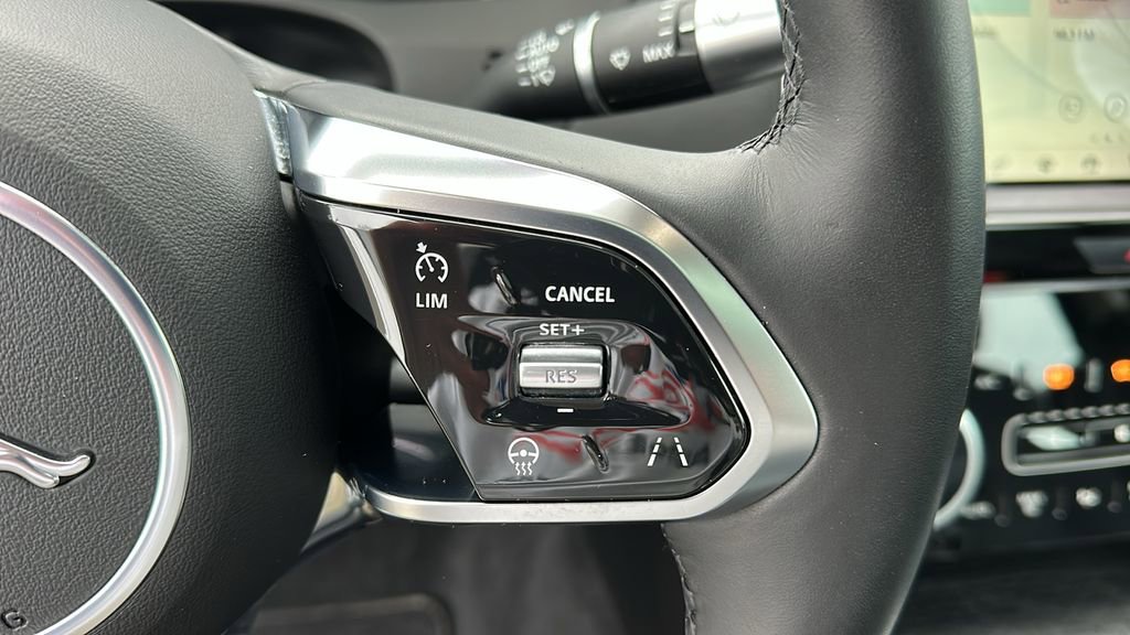 Used 2020 Jaguar XE S image 13