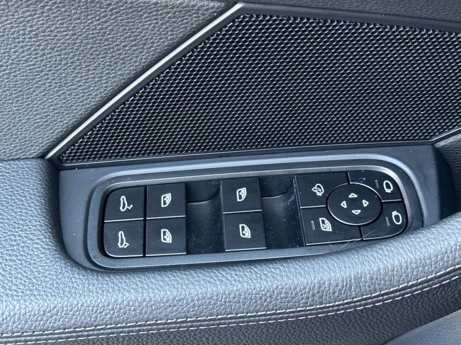 Certified 2022 Porsche Panamera 4 Platinum Edition image 13