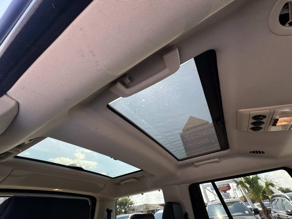Used 2016 Land Rover LR4 HSE Silver Edition AWD/4WD image 12