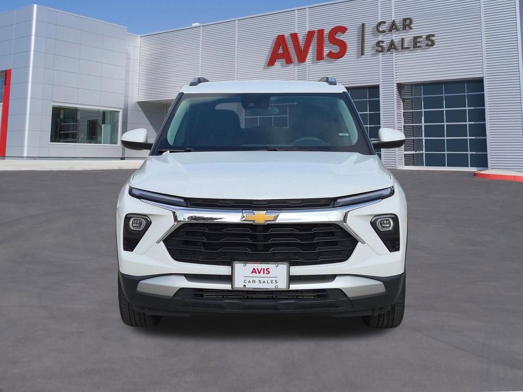 Used 2025 Chevrolet TrailBlazer LT AWD/4WD image 2