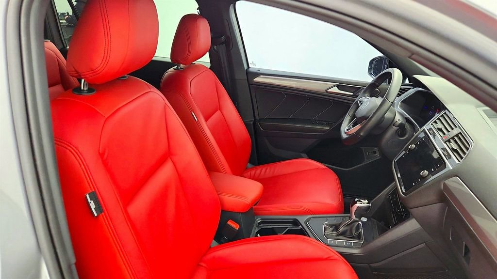 Used 2024 Volkswagen Tiguan SE R-Line image 22