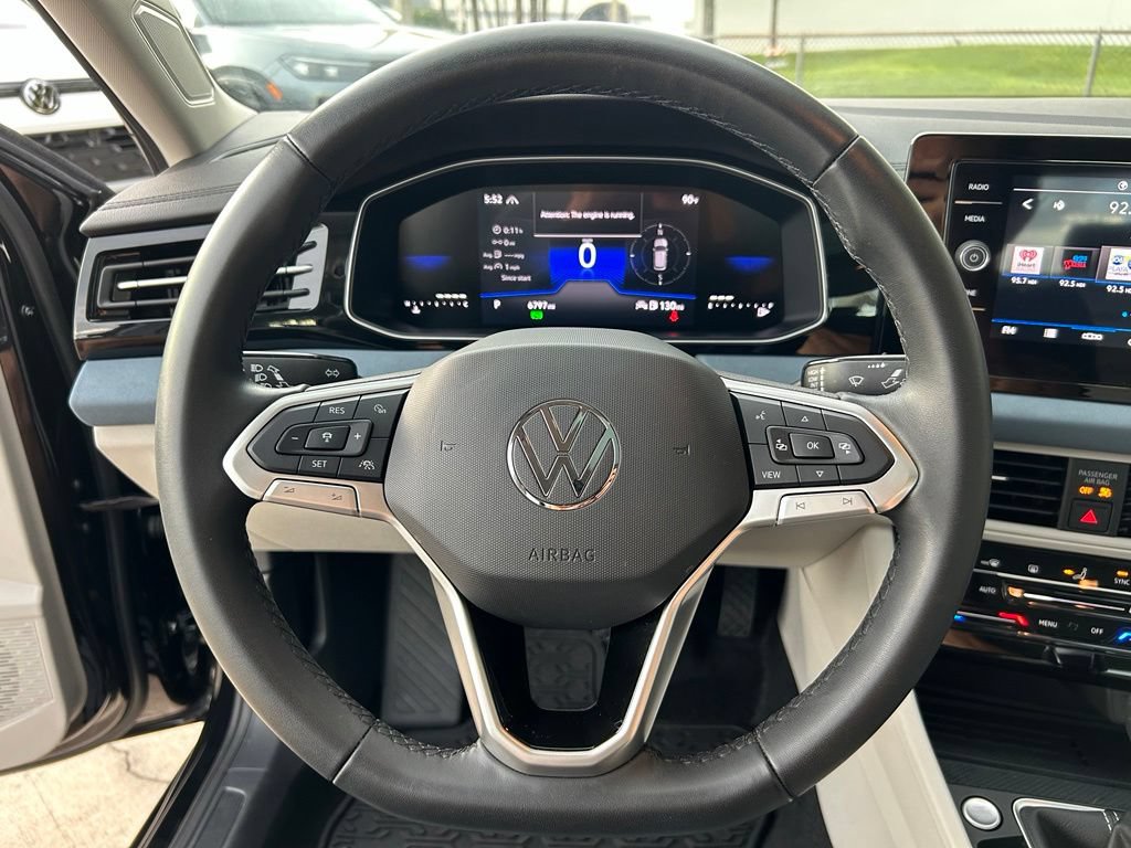 Used 2026 Volkswagen Jetta SE FWD image 22