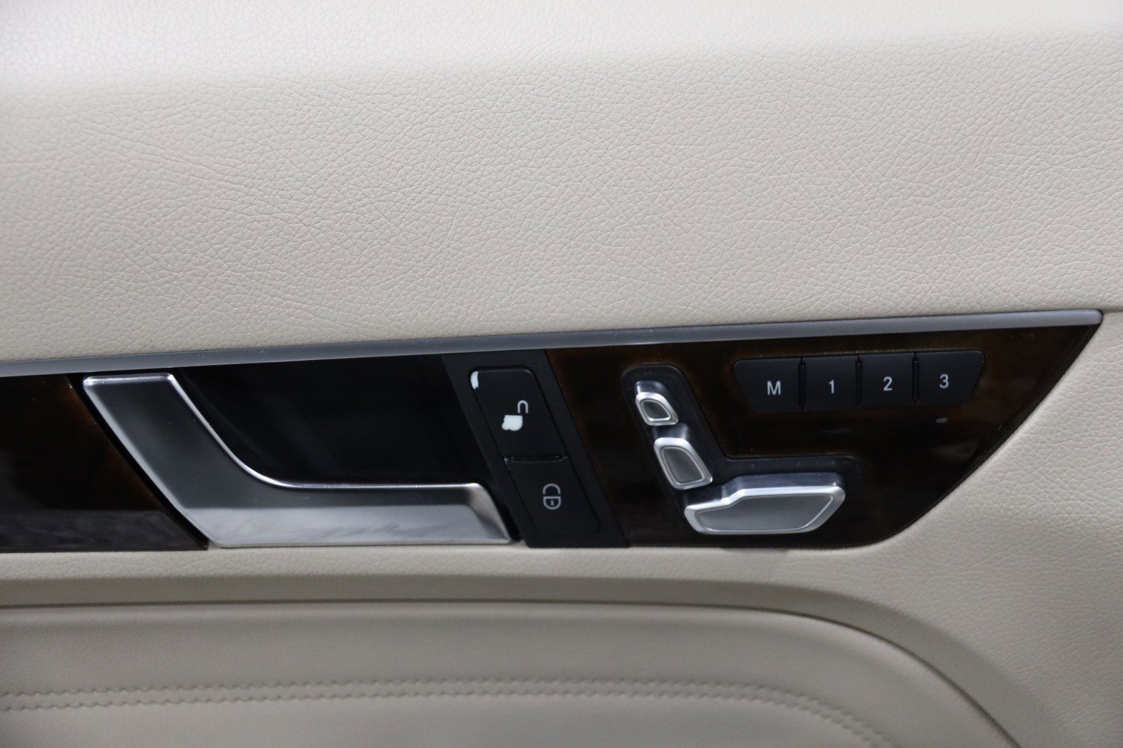 Used 2015 Mercedes-Benz E 400 Cabriolet w/ Premium 1 Package image 61