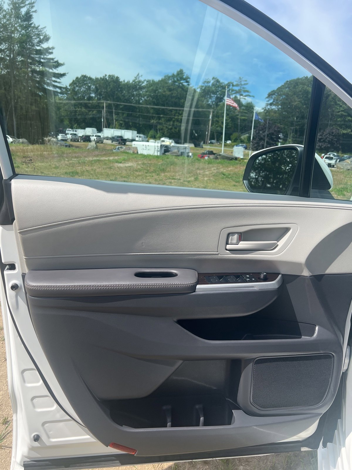 Used 2024 Toyota Sienna LE image 19