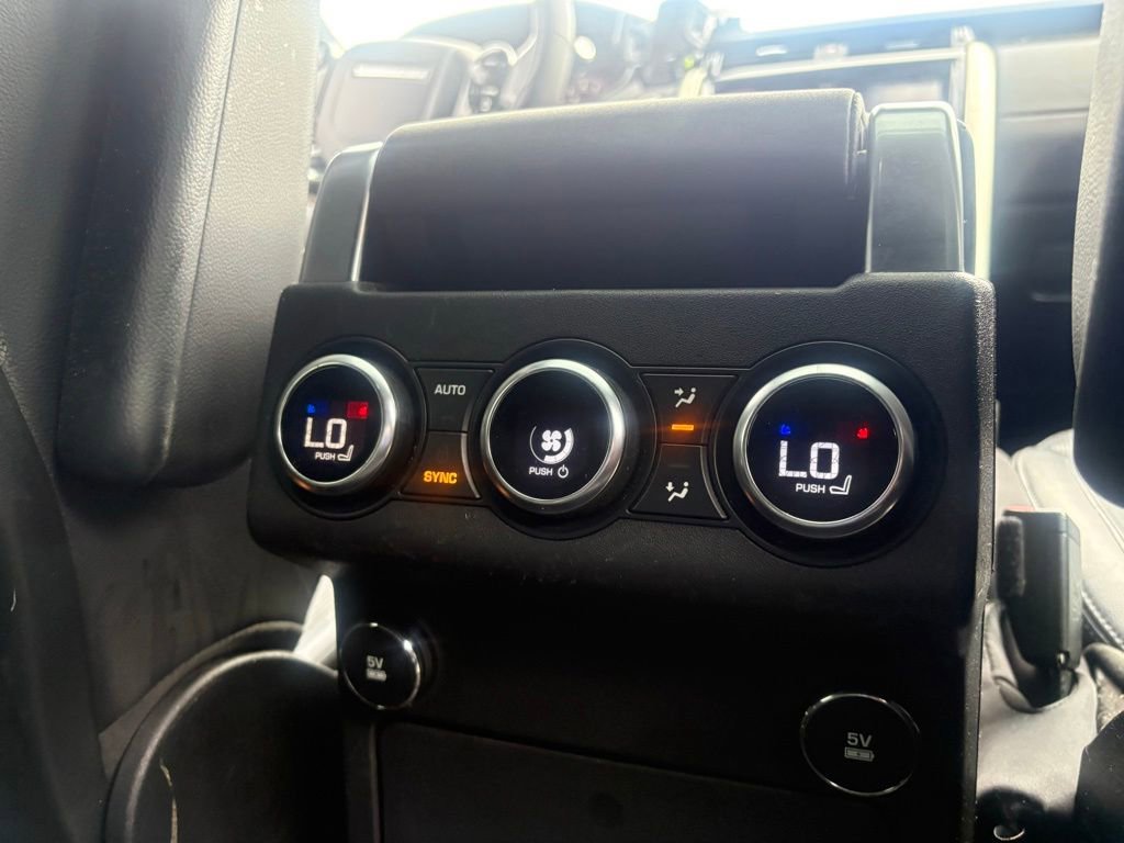 Used 2019 Land Rover Discovery HSE AWD/4WD image 17