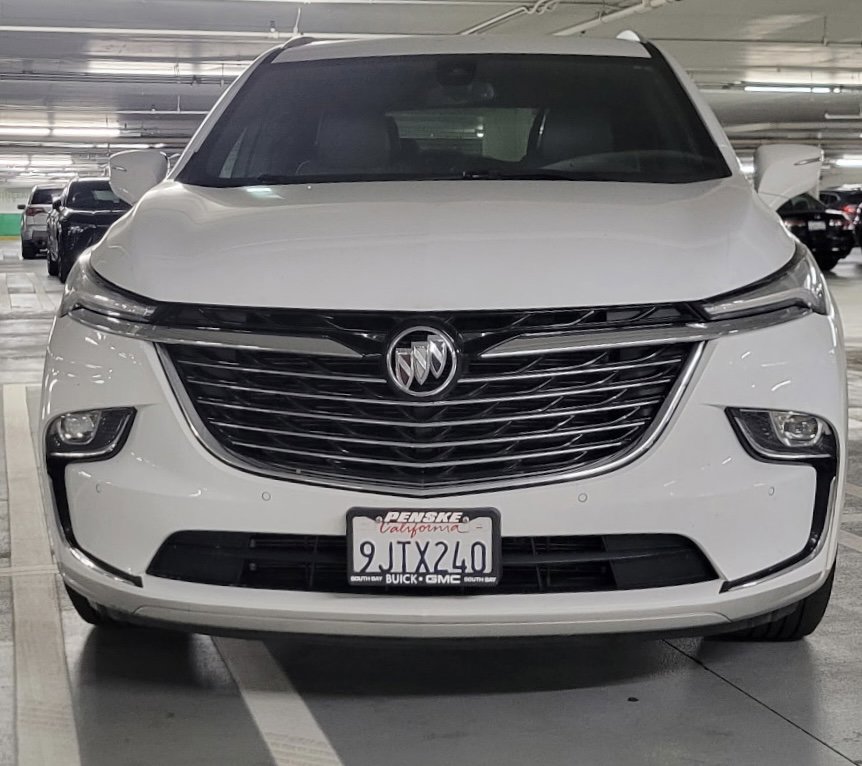 Used 2024 Buick Enclave Essence image 2