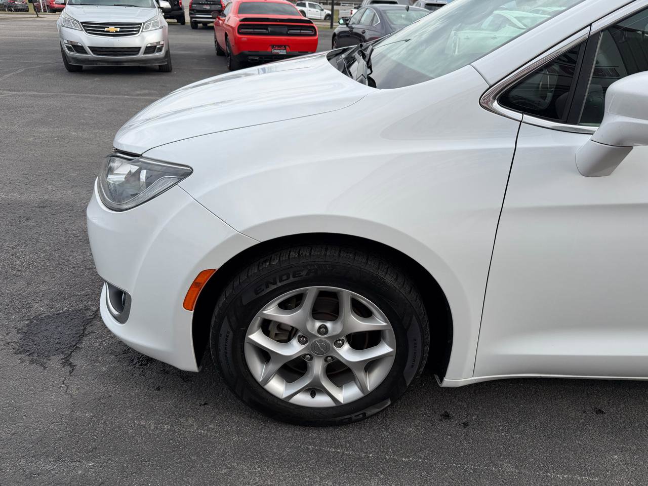 Used 2018 Chrysler Pacifica Touring Plus w/ Tire & Wheel Group image 11