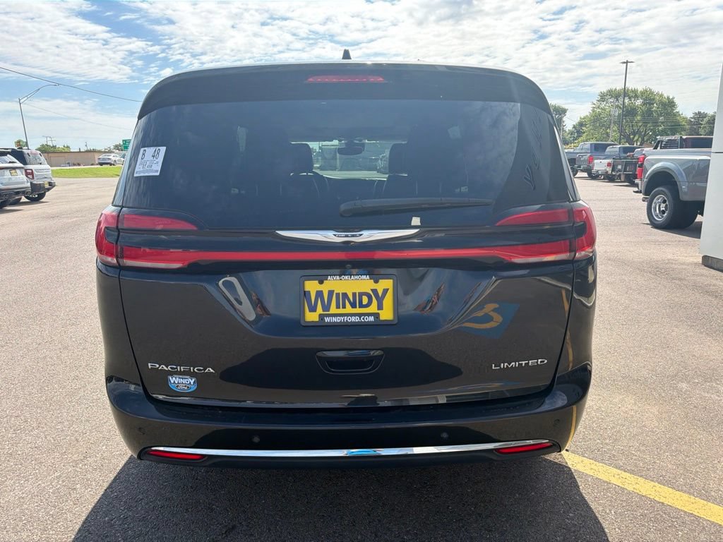 Used 2023 Chrysler Pacifica Limited FWD image 7