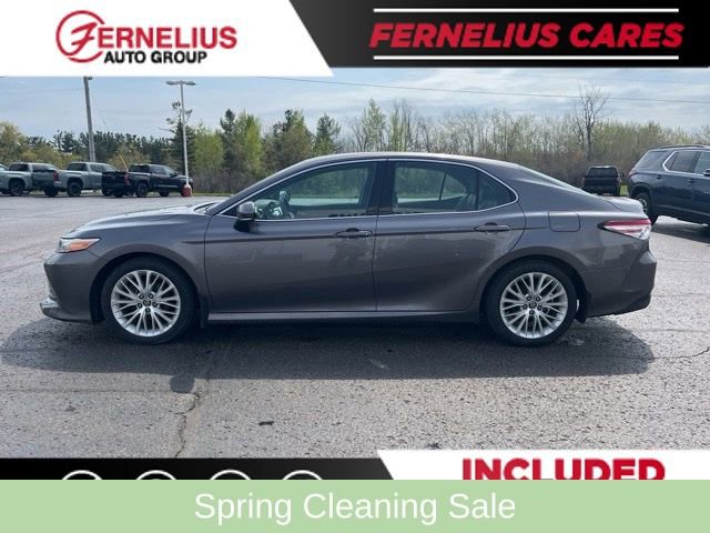 Used 2018 Toyota Camry XLE FWD image 2