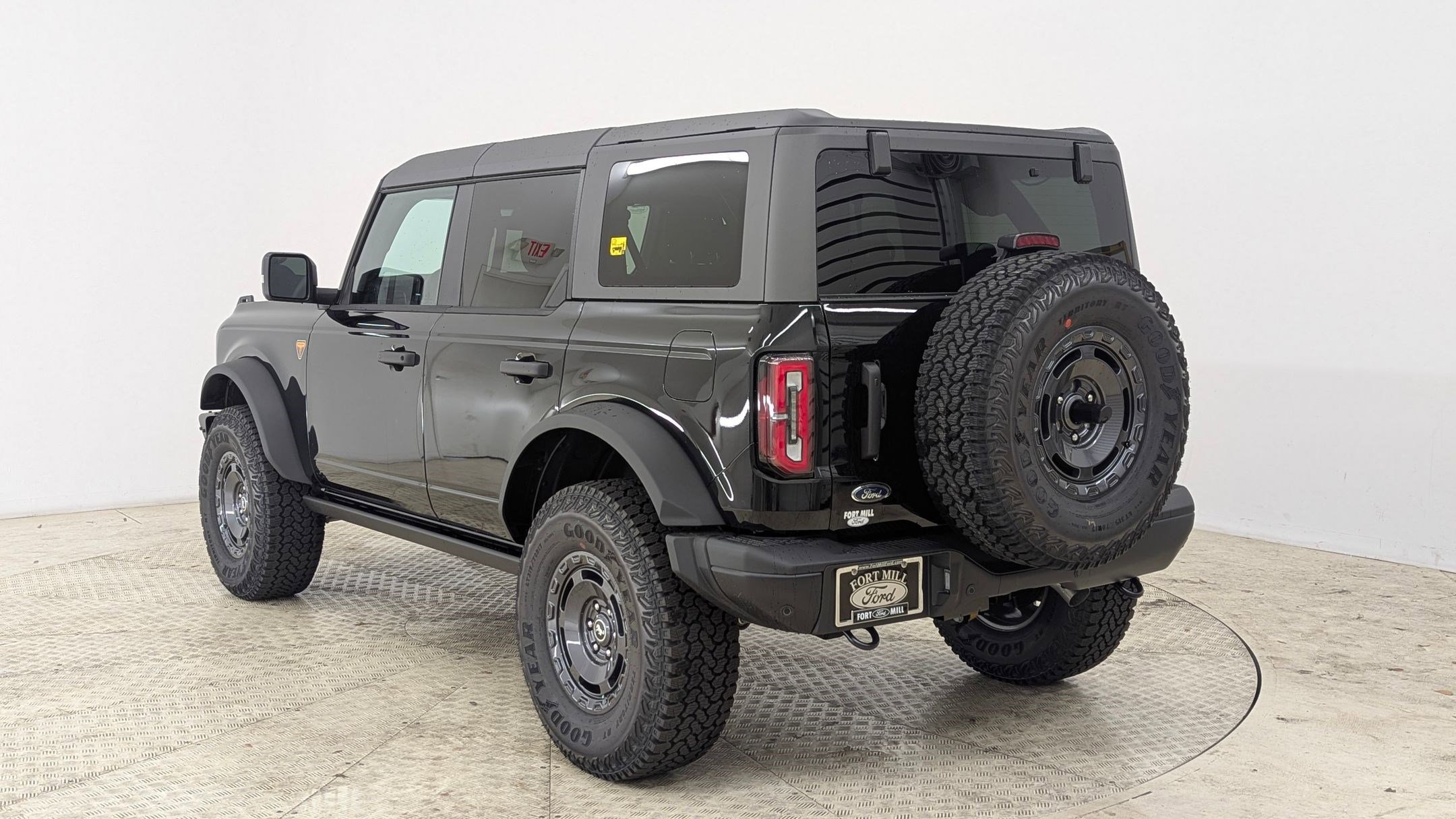 New 2025 Ford Bronco Badlands image 3