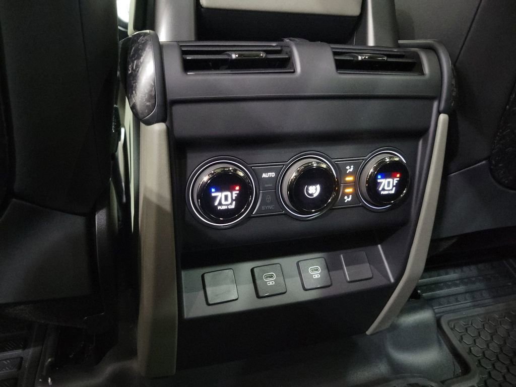 Used 2025 Land Rover Defender 110 image 23