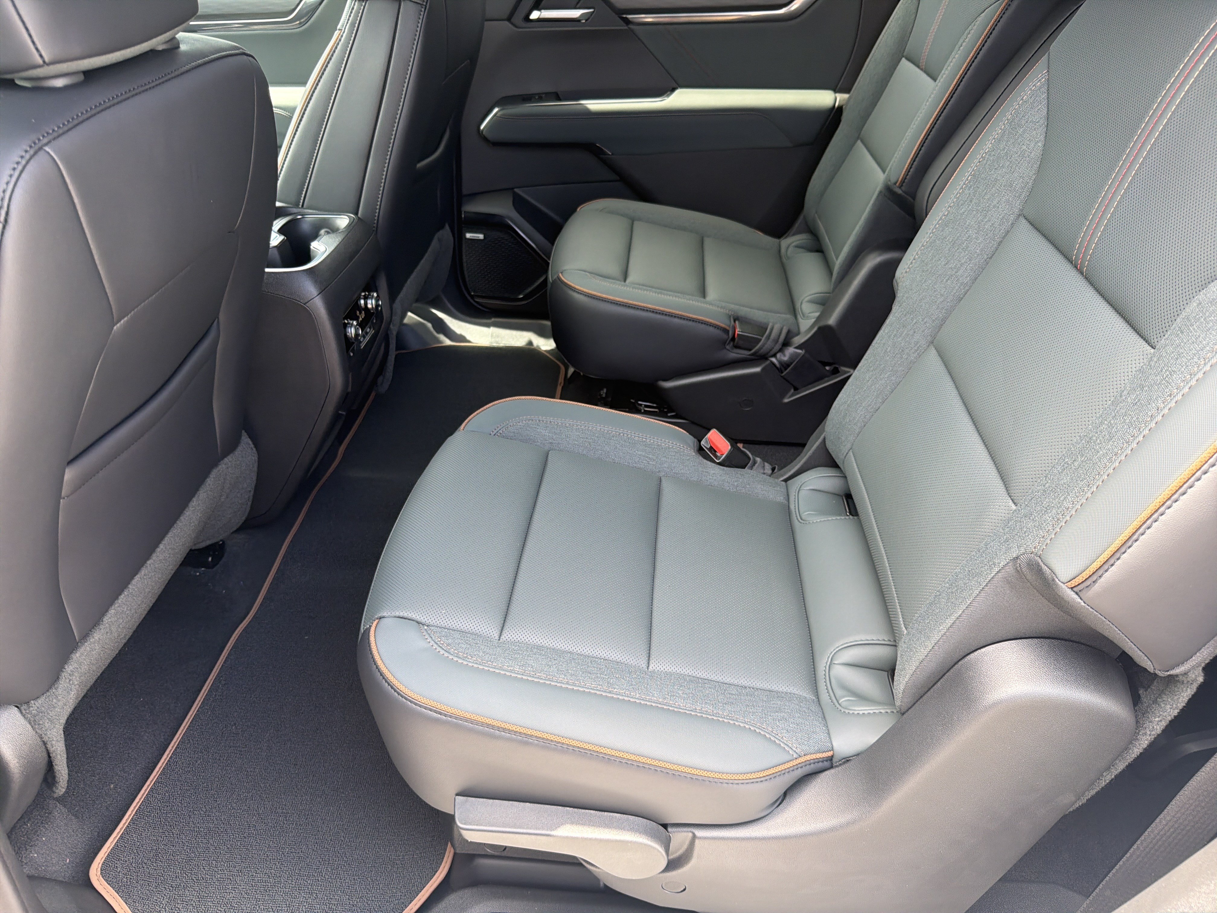New 2026 GMC Acadia AT4 w/ Luxury Package AWD/4WD image 22