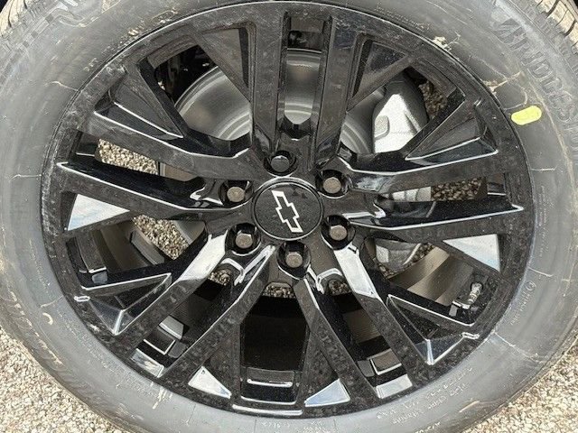 New 2025 Chevrolet Suburban Premier image 11