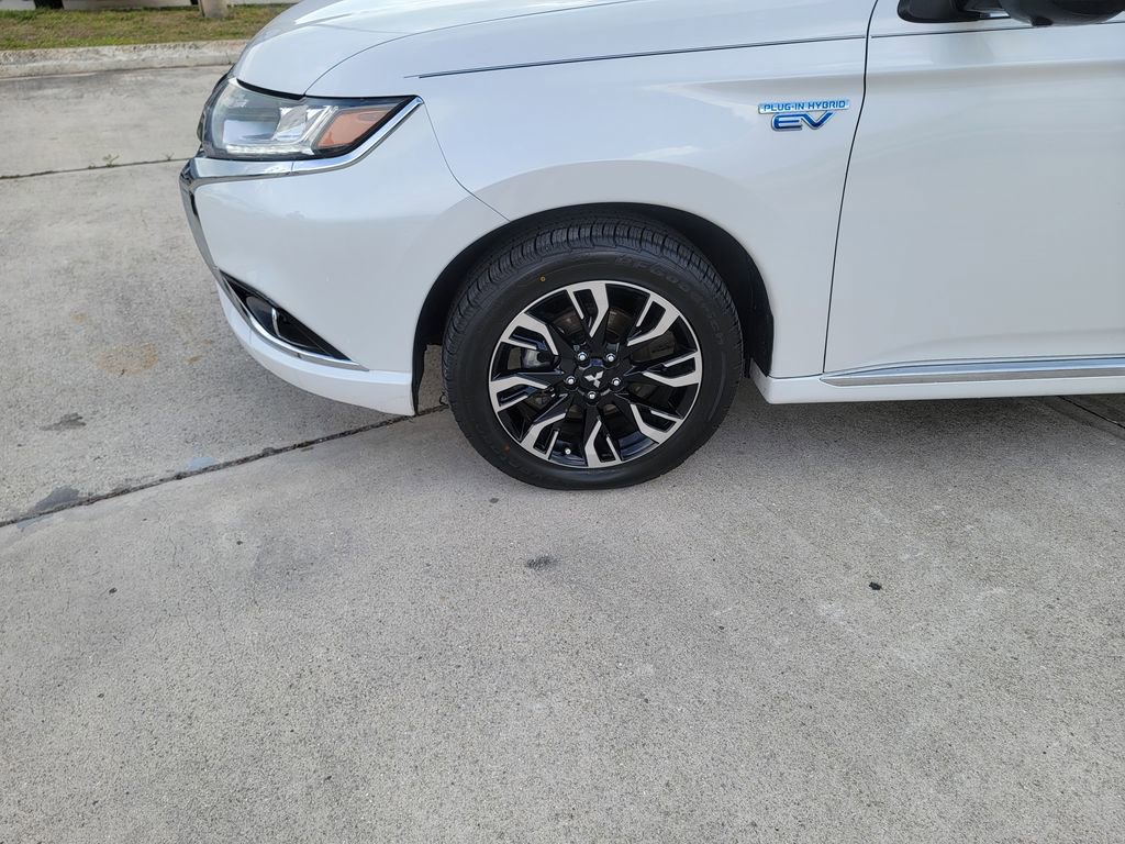 Used 2018 Mitsubishi Outlander 4WD Plug-In Hybrid image 17