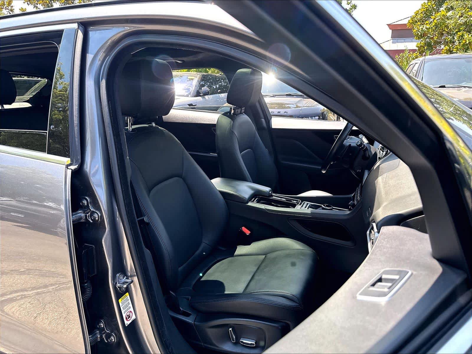 Used 2019 Jaguar F-PACE Premium AWD/4WD image 7
