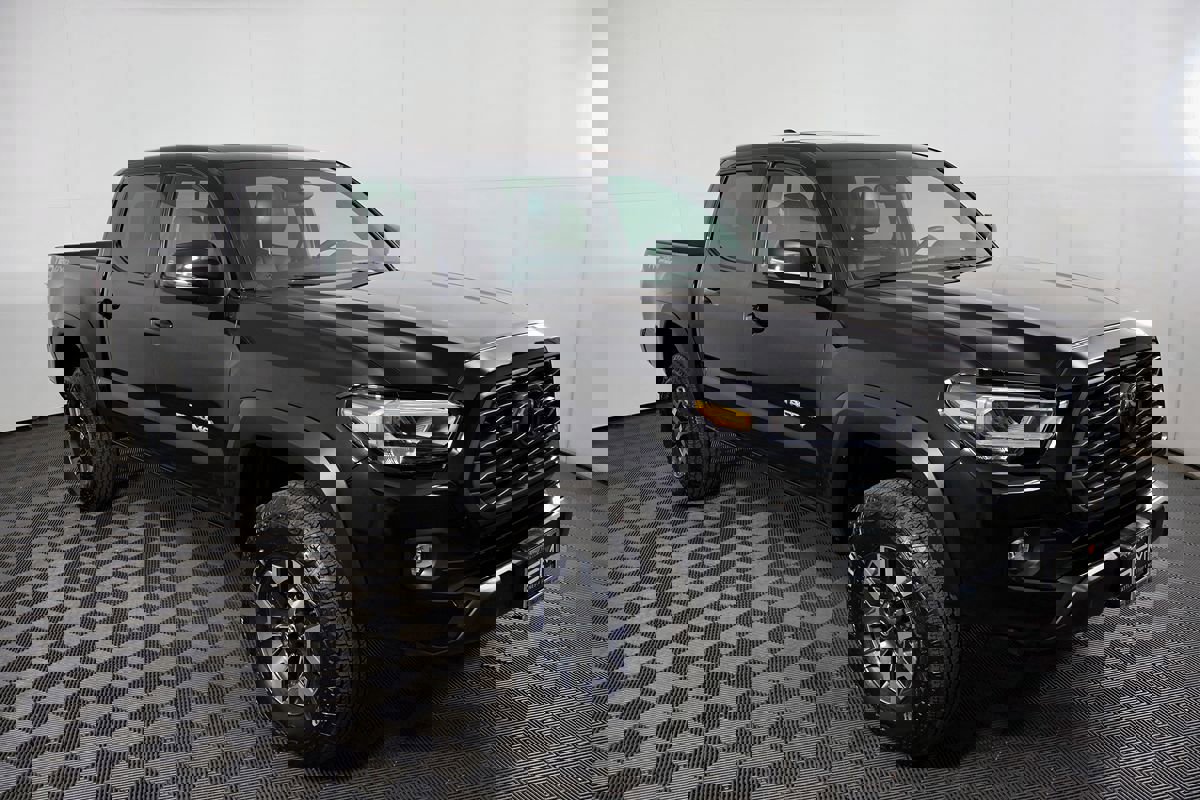 Used 2023 Toyota Tacoma TRD Off-Road w/ TRD Premium Off Road Package image 5