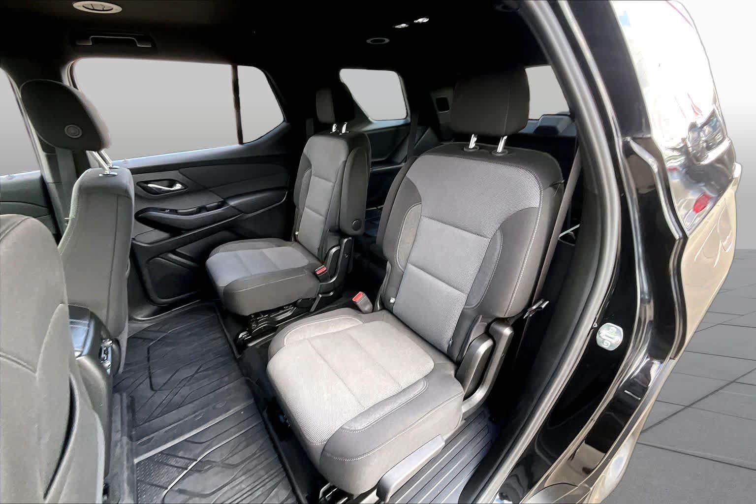 Used 2023 Chevrolet Traverse LT FWD image 21